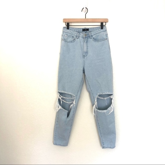 Misguided Riot Distressed High Rise Mom Jean Light Wash 4 - Picture 3 of 6